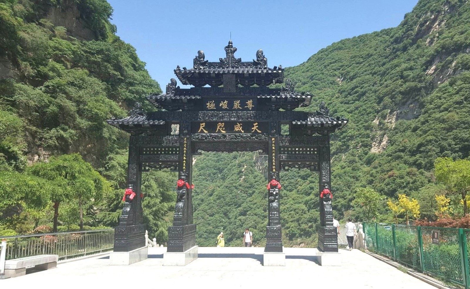 热烈祝贺中国陕西地区纺织品、建材家具、美容保健品、日用百货、汽车、房产家居商品网上网下客户引流交易会隆重开起！cotv全球直播、中网市场、大号会展为您专题发布！
