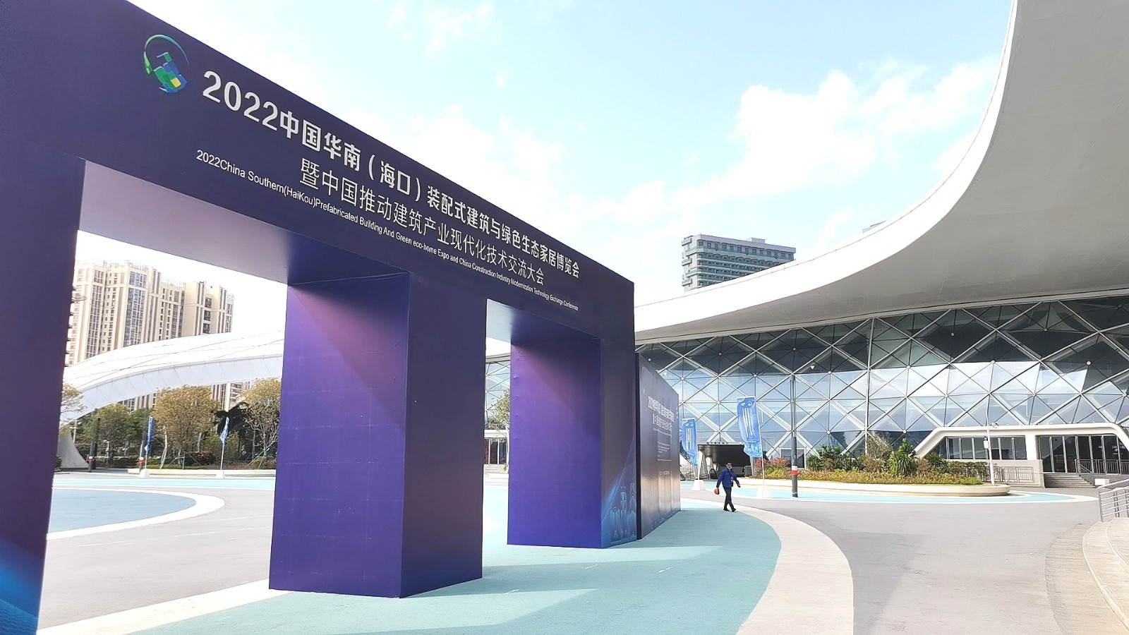 热烈祝贺中国海南省地区旅游景区、纺织品、建材家具、美容保健品、日用百货、汽车、房产家居及五金家电等商品网上网下客户引流交易会隆重开起！cotv全球直播、中网市场、大号会展为您专题发布！