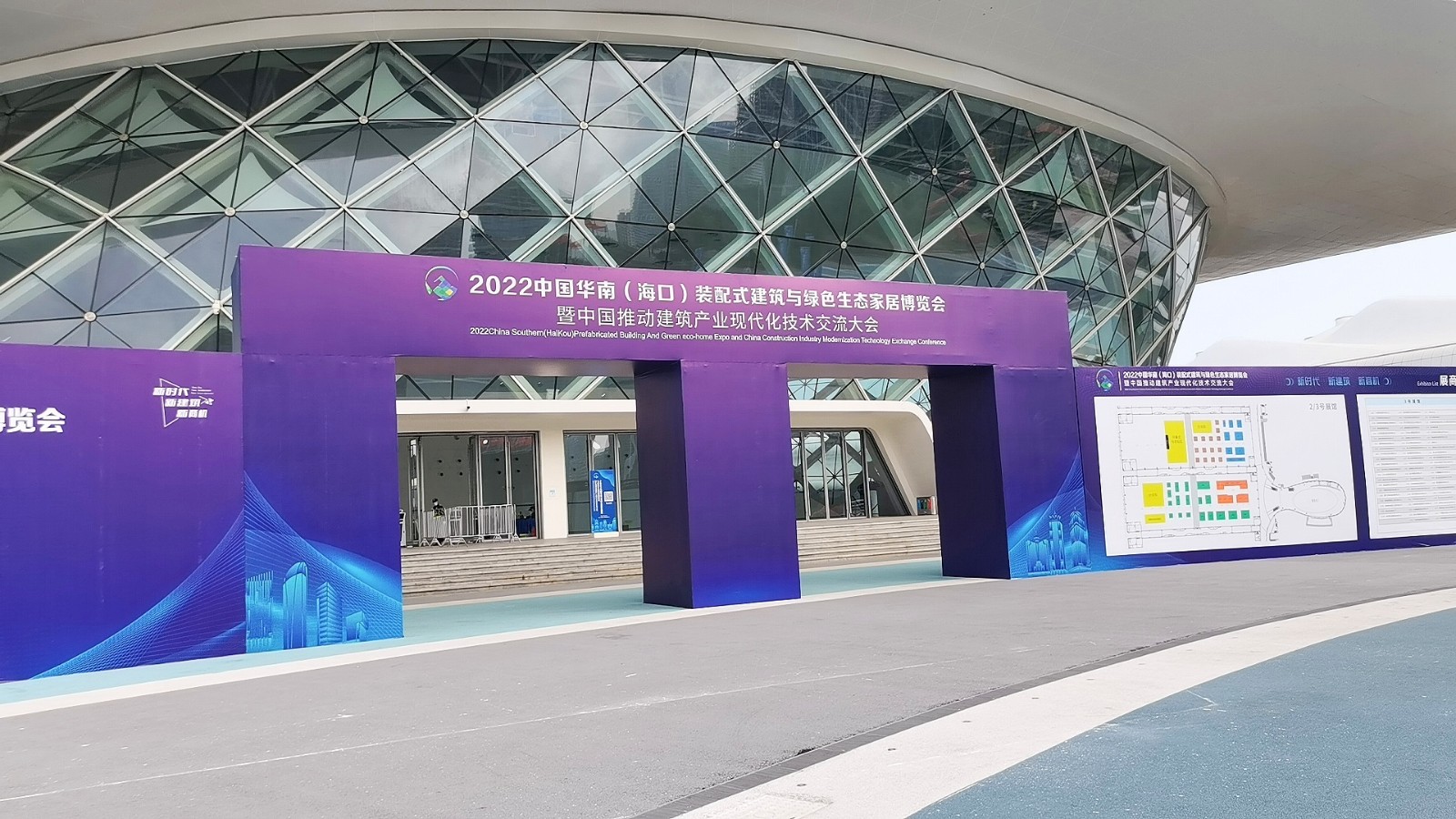 热烈祝贺中国海南省地区旅游景区、纺织品、建材家具、美容保健品、日用百货、汽车、房产家居及五金家电等商品网上网下客户引流交易会隆重开起！cotv全球直播、中网市场、大号会展为您专题发布！